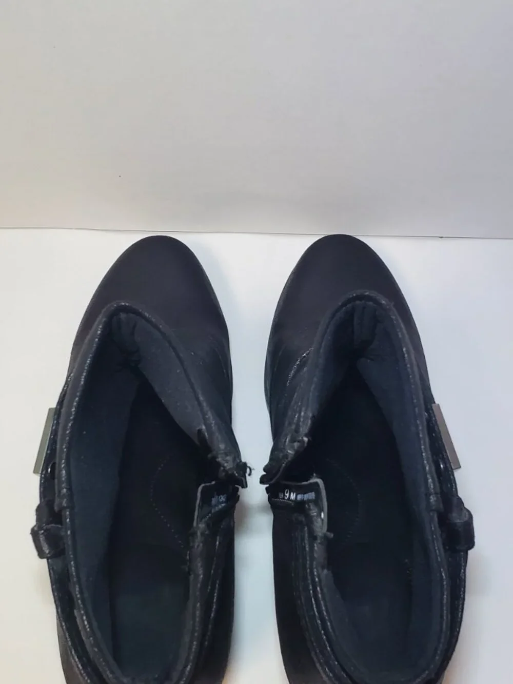 Women's Ryker black size 9 booties with small heel